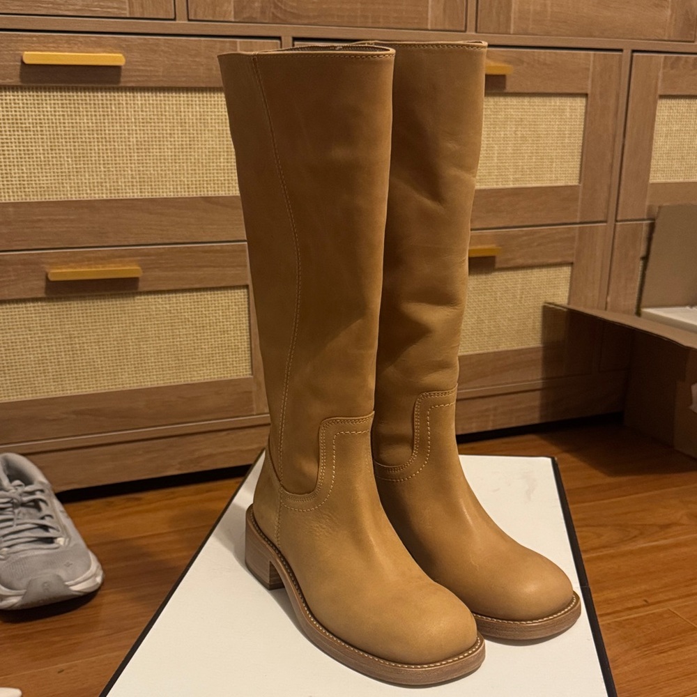 NEVER WORN Steve Madden RIGGS BANANA LEATHER boots